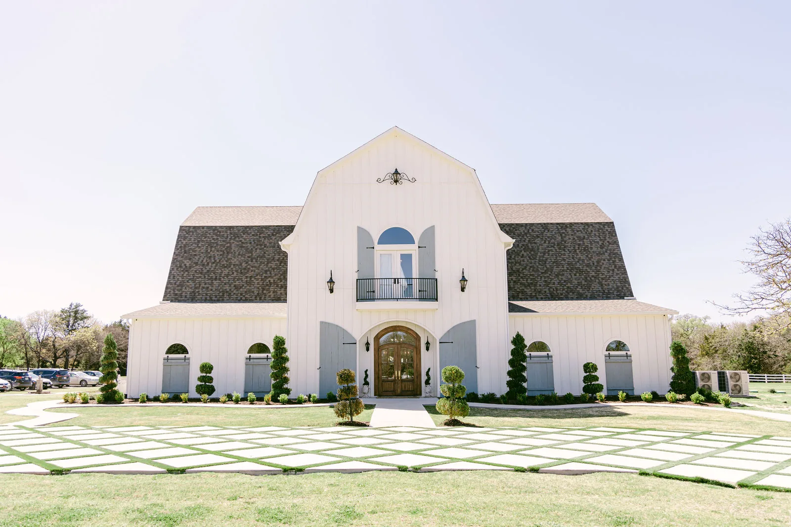 Exterior view of The French Farmhouse Venue in Collinsville, Texas.